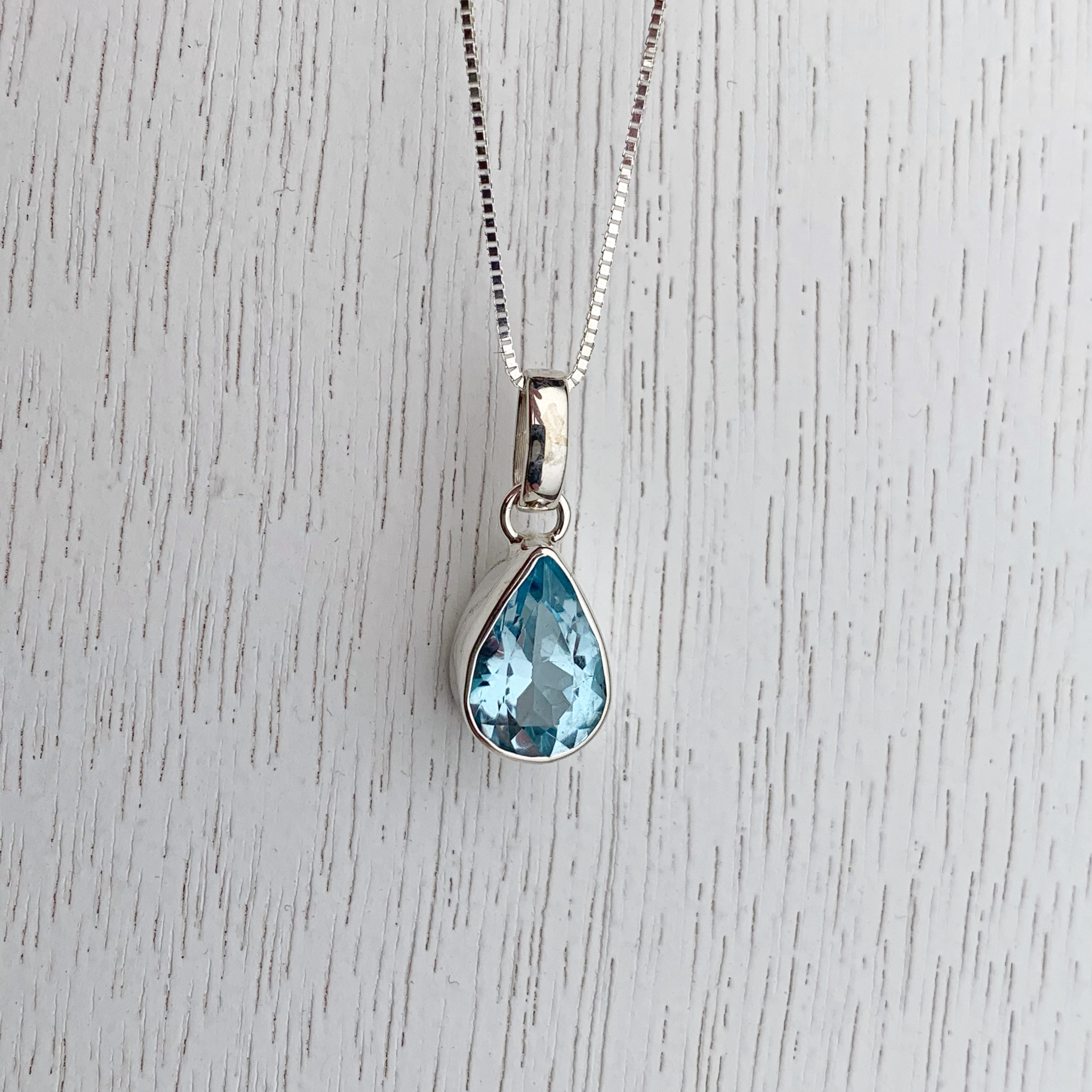 Blue Yosha ,Silver Finish Elegant American Diamond Necklace Set for Wo –  www.soosi.co.in